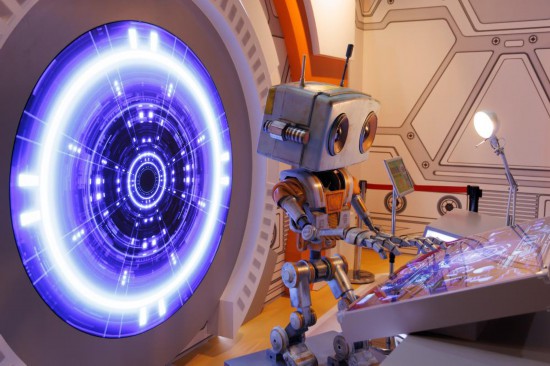 2025年6月28日在中国科学技术馆《Project X：星际友好计划》航天科幻扩展现实（XR）大空间体验展拍摄的人工智能机器人星启8号。新华社记者金立旺摄